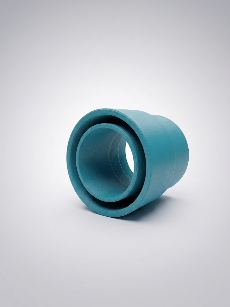 2-i-1 støvsuge adapter fra Makita DVC750LZX1 støvsuger til LS1110F kap- og geringssav, og SP6000J dyksav.